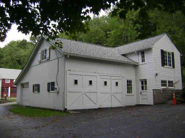 Building photograph for 190 W MEETINGHSE RD